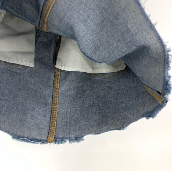 American Eagle Distress Jean Mini Skirt Women’s Size 0 Next Level Stretch - Picture 5 of 9